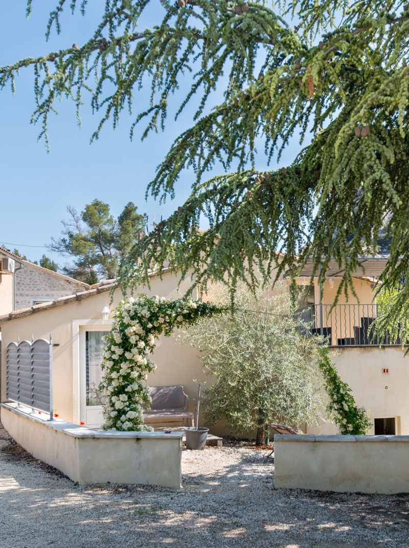 Terrasse d'une chambre du Domaine Saint Julien